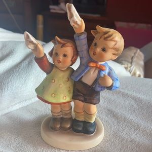 Hummel Figurine #153 “Auf Wiedersehen” Girl and Boy waving handkerchiefs